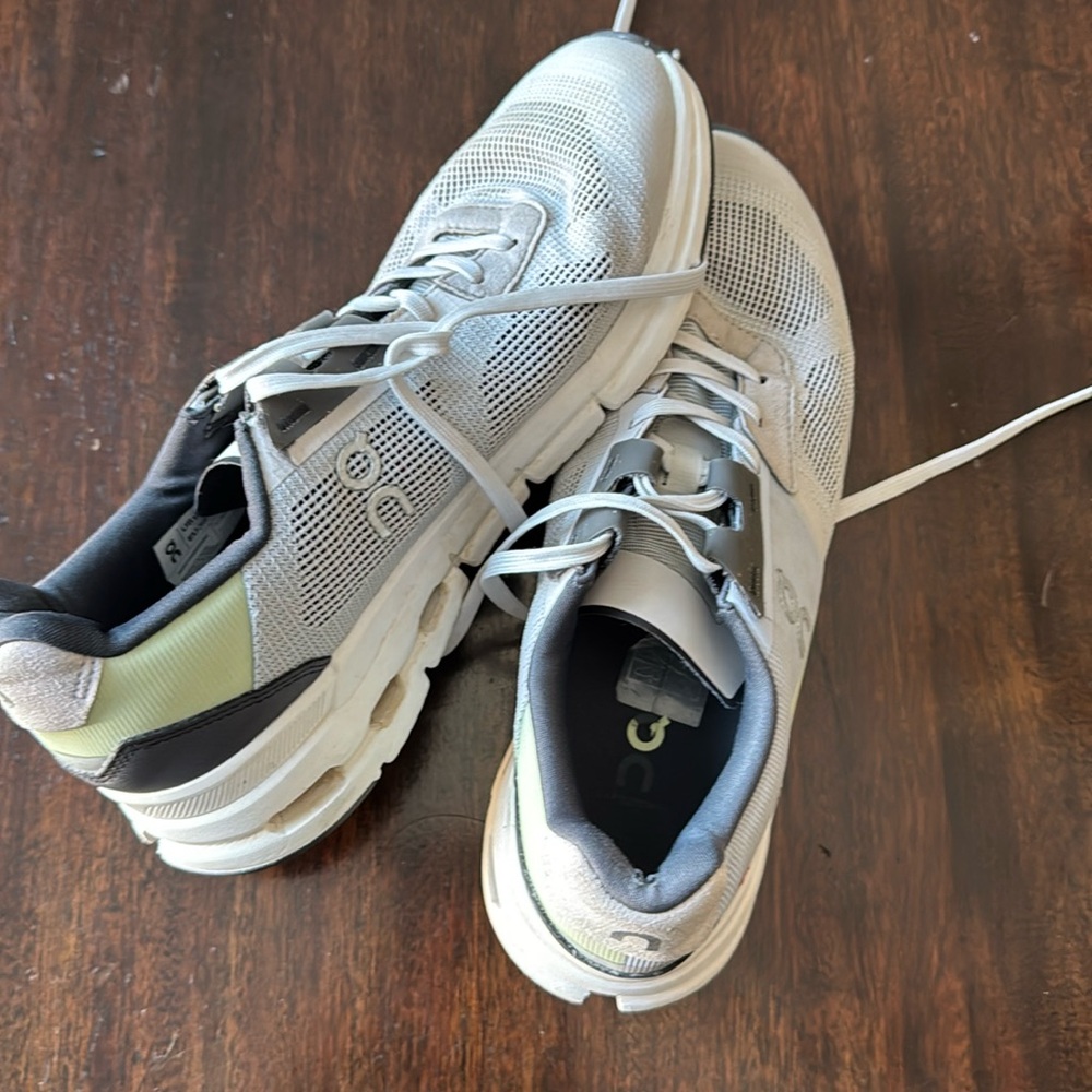Women’s on cloud, size 7.5, GUC